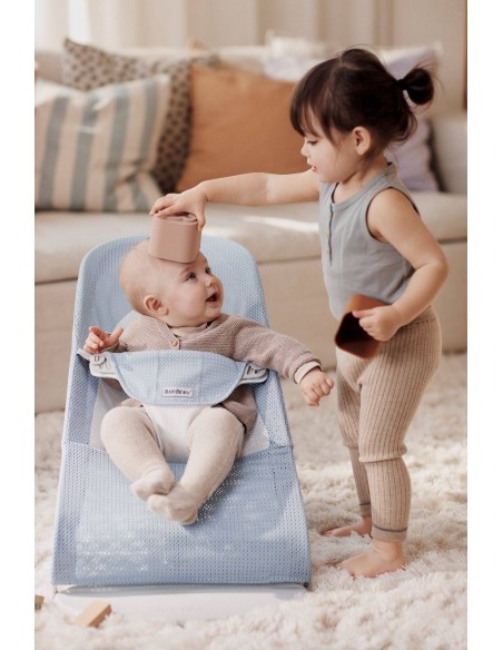 BABYBJORN - leżaczek BALANCE SOFT MESH - Niebieski/Biały Leżaczki